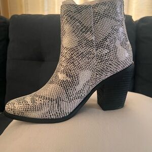 NEW Vintage Havana Monochrome Snake Print Ankle Boots